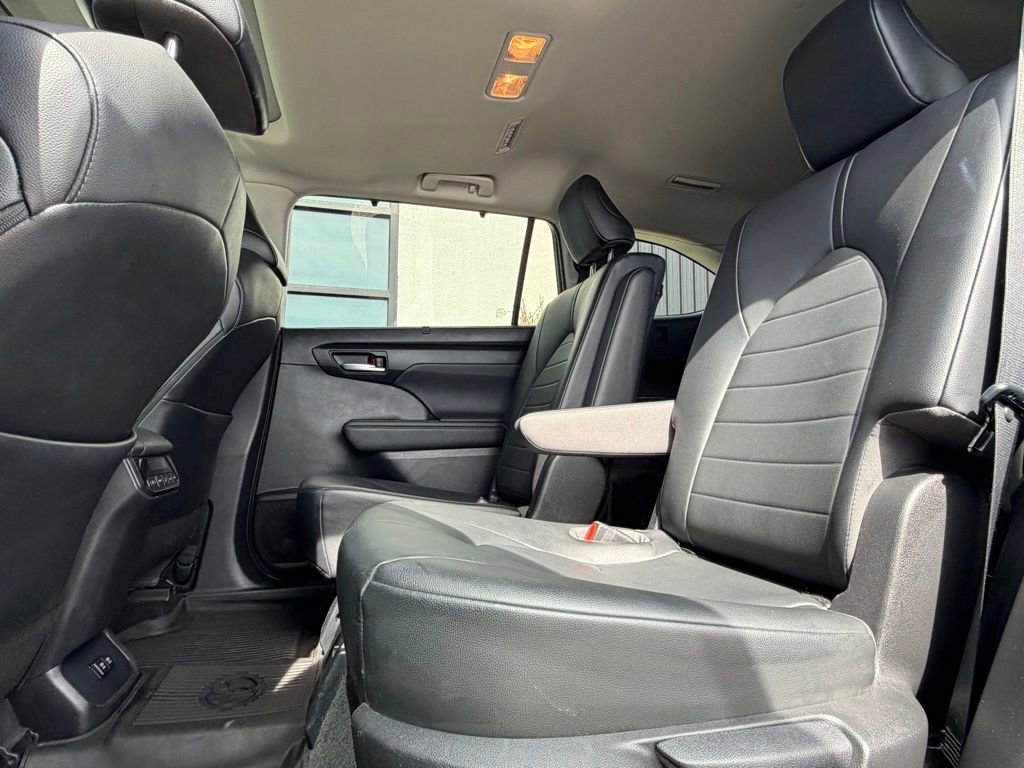 Used 2020 Toyota Highlander XLE image 20