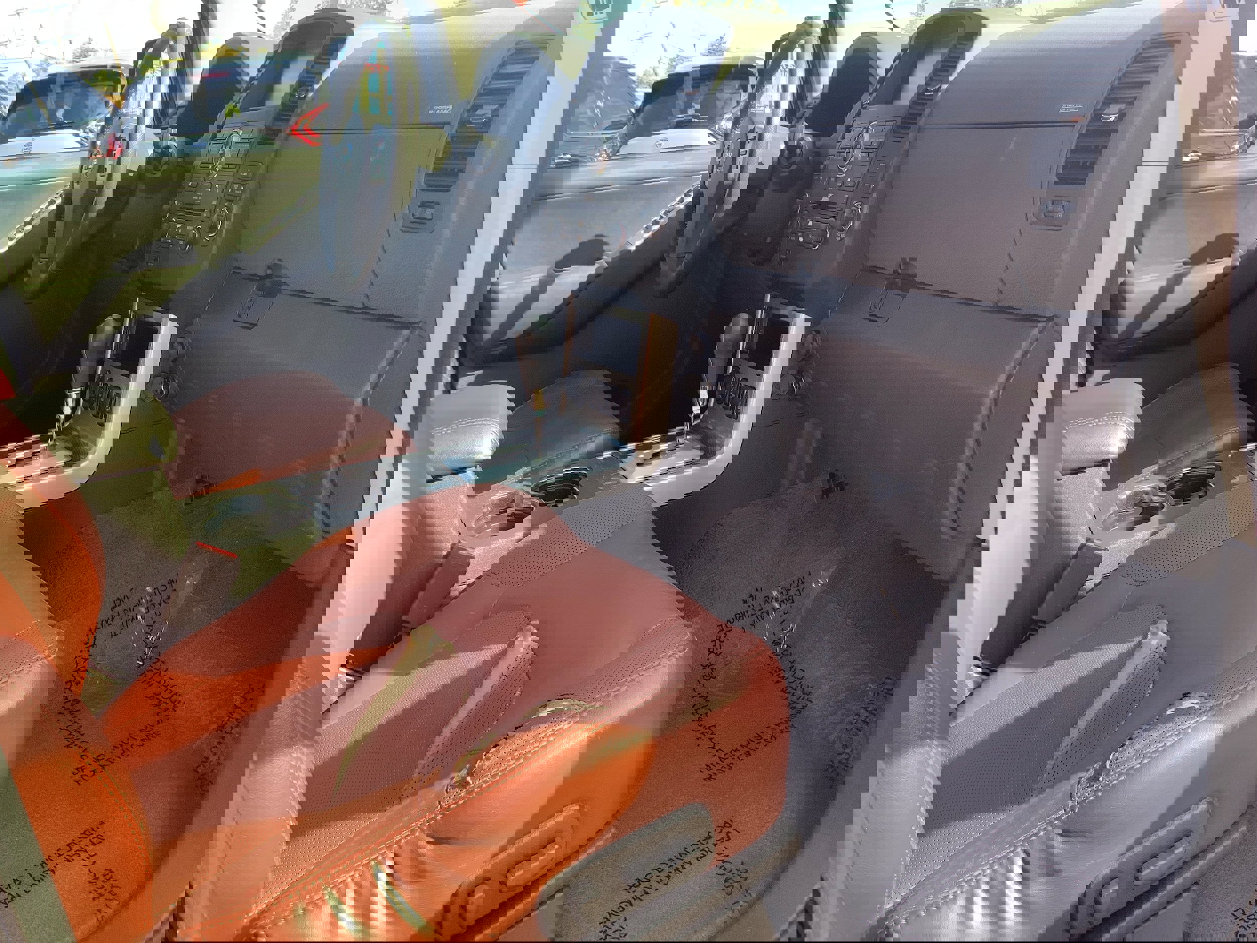 Used 2008 Nissan Pathfinder SE w/ Leather Pkg image 16