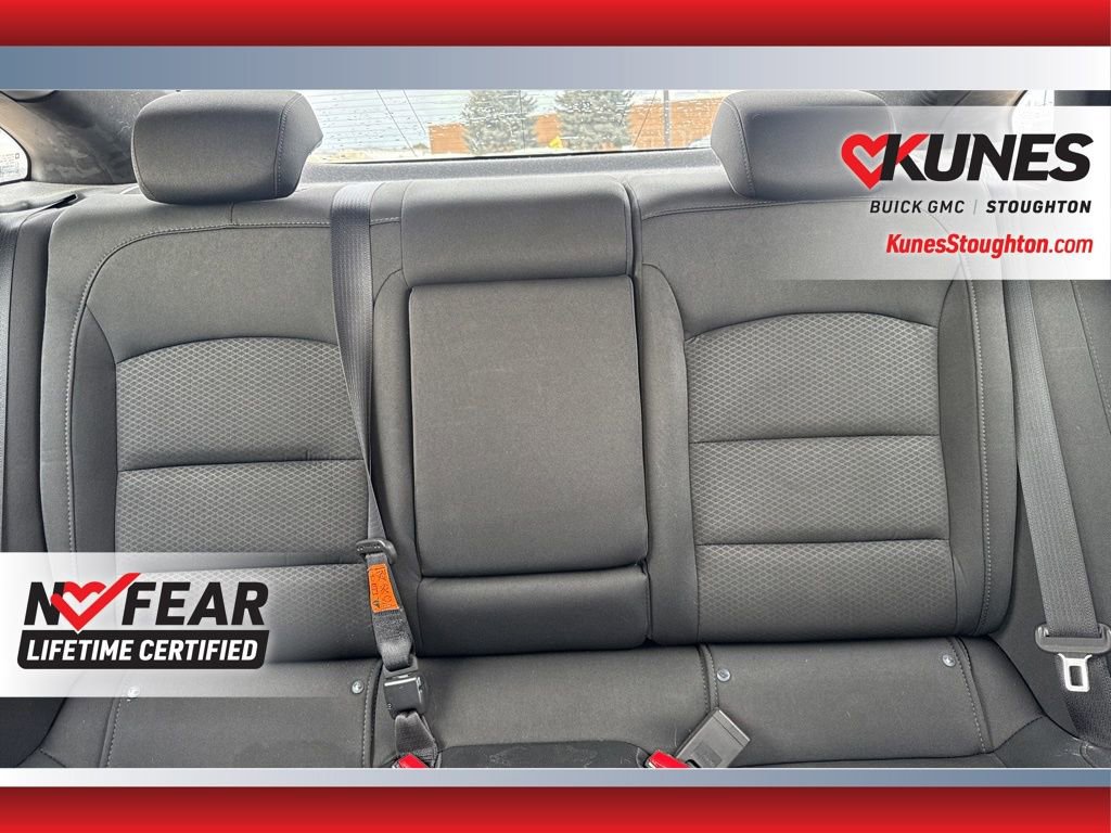 Used 2017 Chevrolet Malibu LT image 35