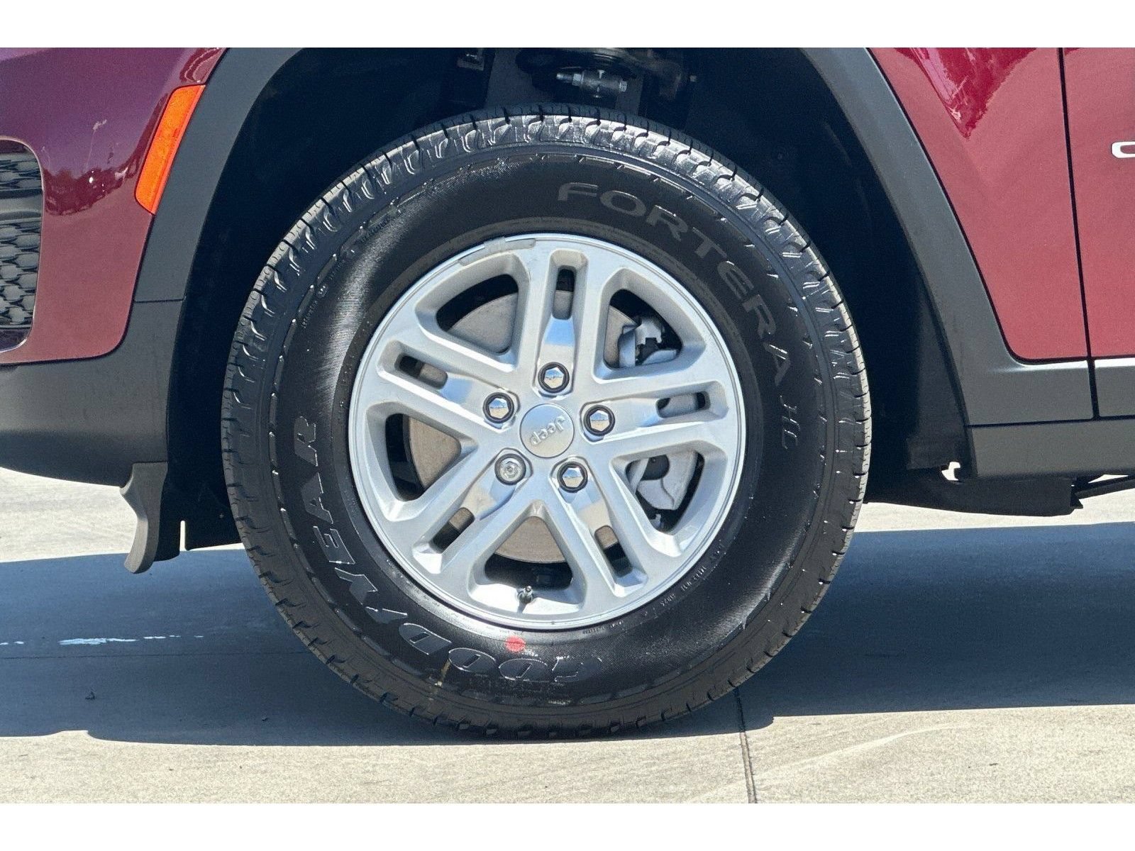 New 2025 Jeep Grand Cherokee Laredo w/ Luxury Tech Group I RWD image 26