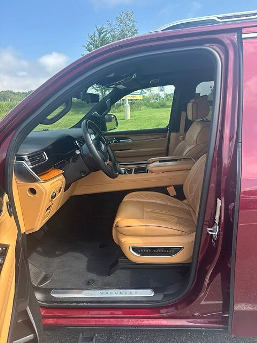 Used 2025 Jeep Grand Wagoneer L Series III AWD/4WD image 31