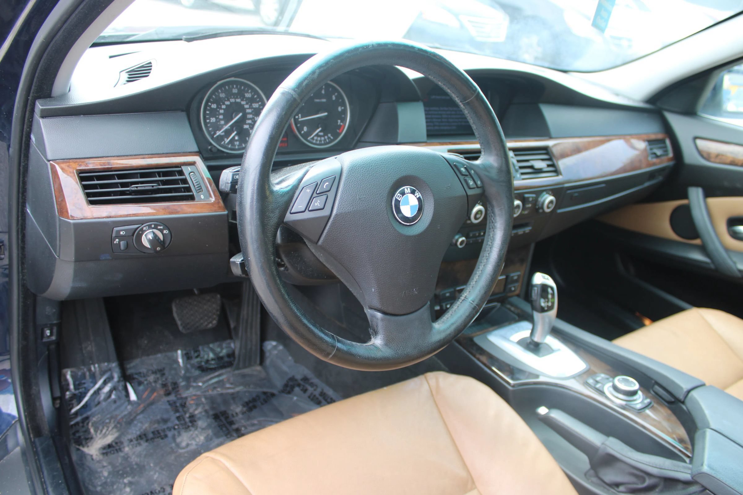 Used 2010 BMW 528i xDrive Sedan AWD/4WD image 10