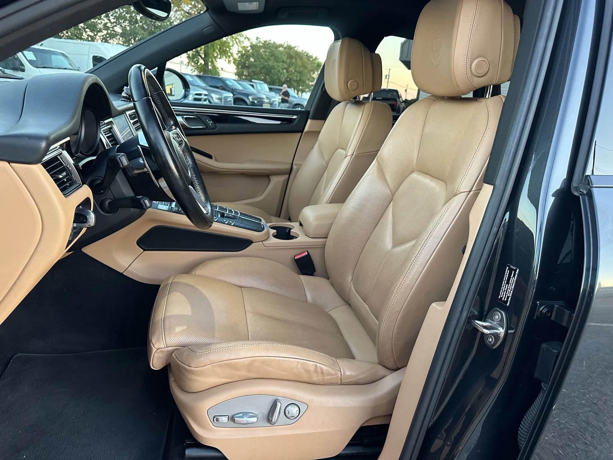 Used 2017 Porsche Macan S image 14