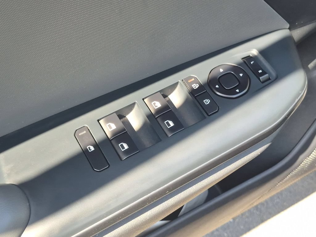 Used 2025 Kia K4 FWD image 13