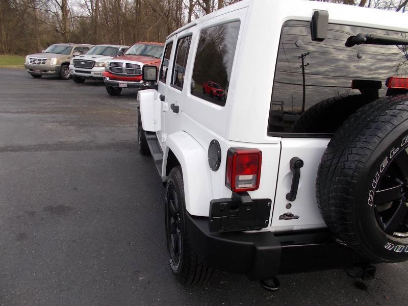 Used 2014 Jeep Wrangler Unlimited Sahara AWD/4WD image 4