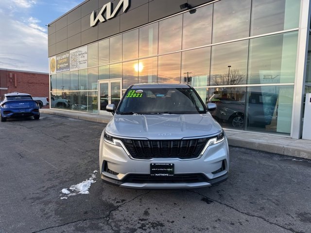 Certified 2023 Kia Carnival LX image 2