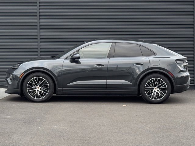 Certified 2025 Porsche Macan 4 Electric image 2