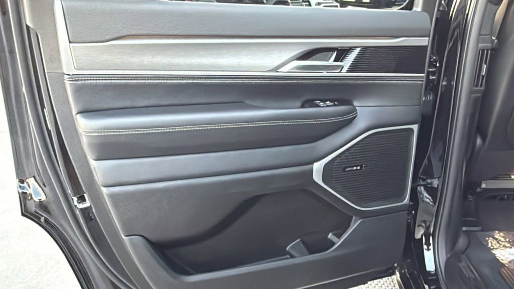 New 2026 Jeep Grand Wagoneer Limited image 17