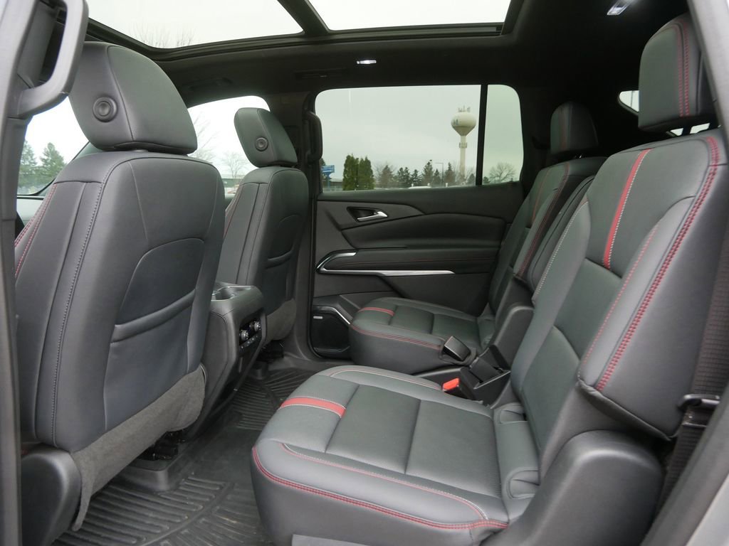 Used 2024 Chevrolet Traverse RS image 19