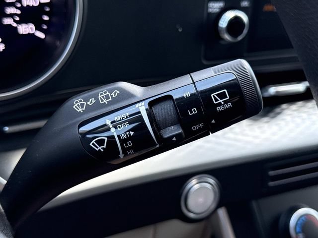 Used 2023 Kia Carnival LX FWD image 25