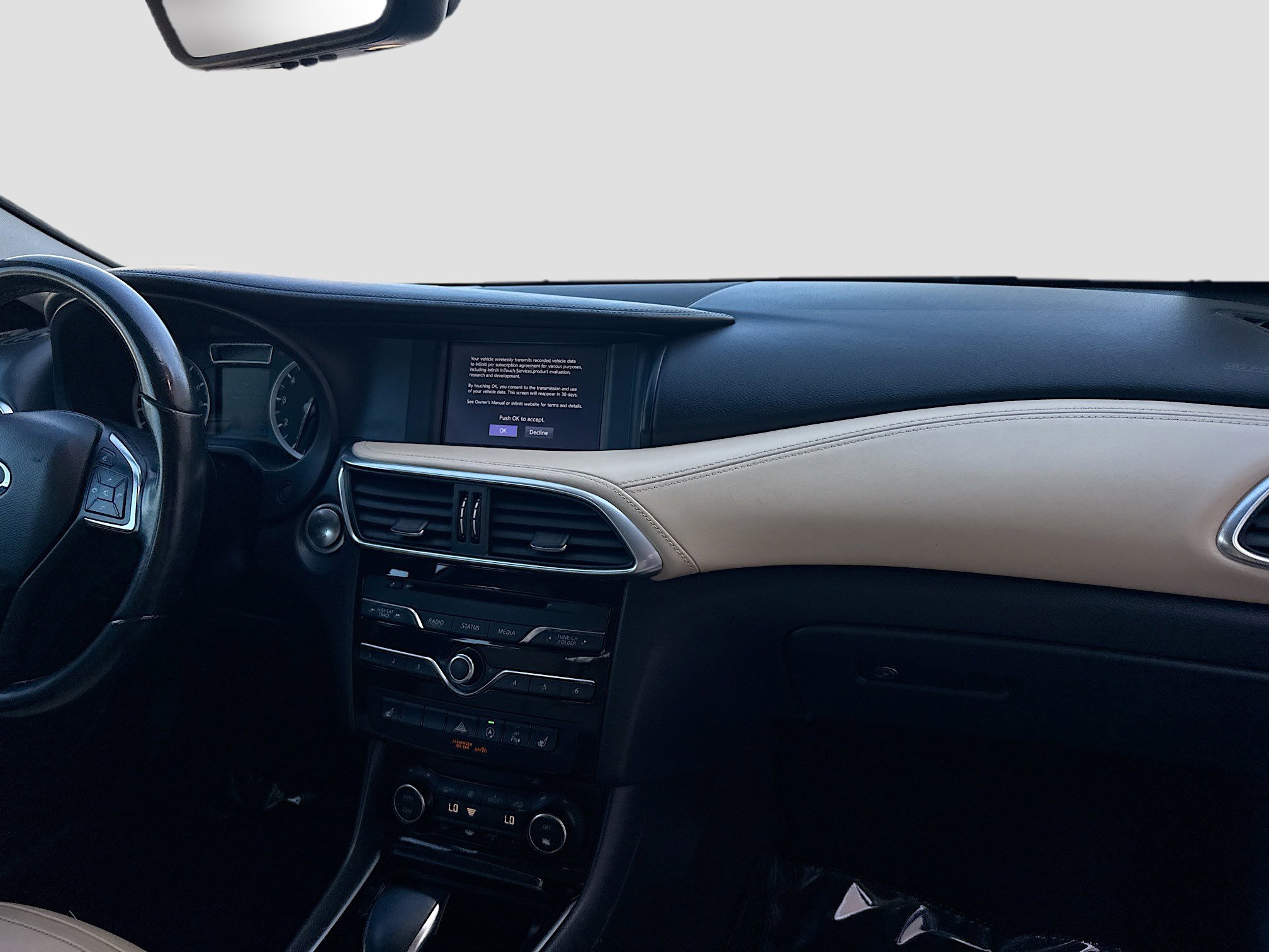 Used 2017 INFINITI QX30 Premium w/ Navigation Package image 32