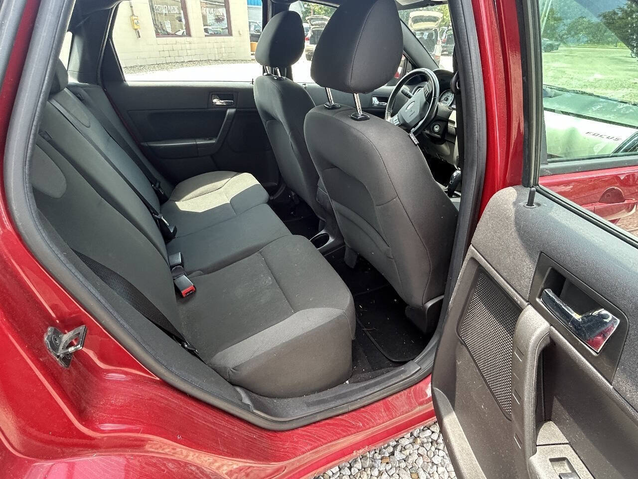 Used 2009 Ford Focus SES FWD image 8