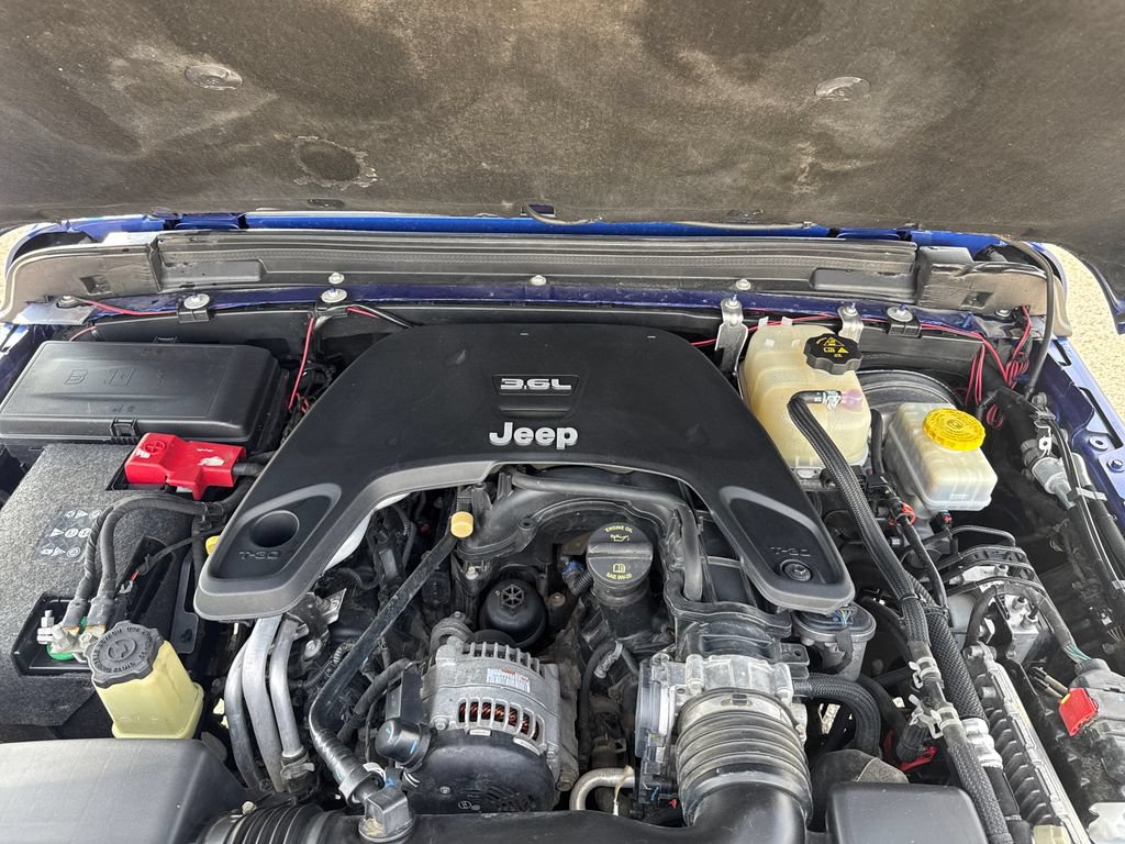 Used 2018 Jeep Wrangler Unlimited Sahara AWD/4WD image 41