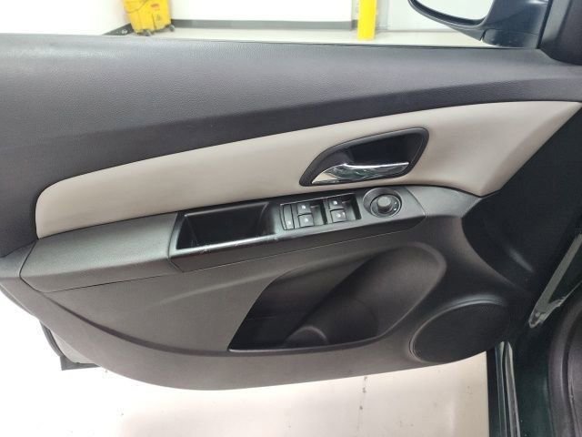 Used 2014 Chevrolet Cruze LS FWD image 17