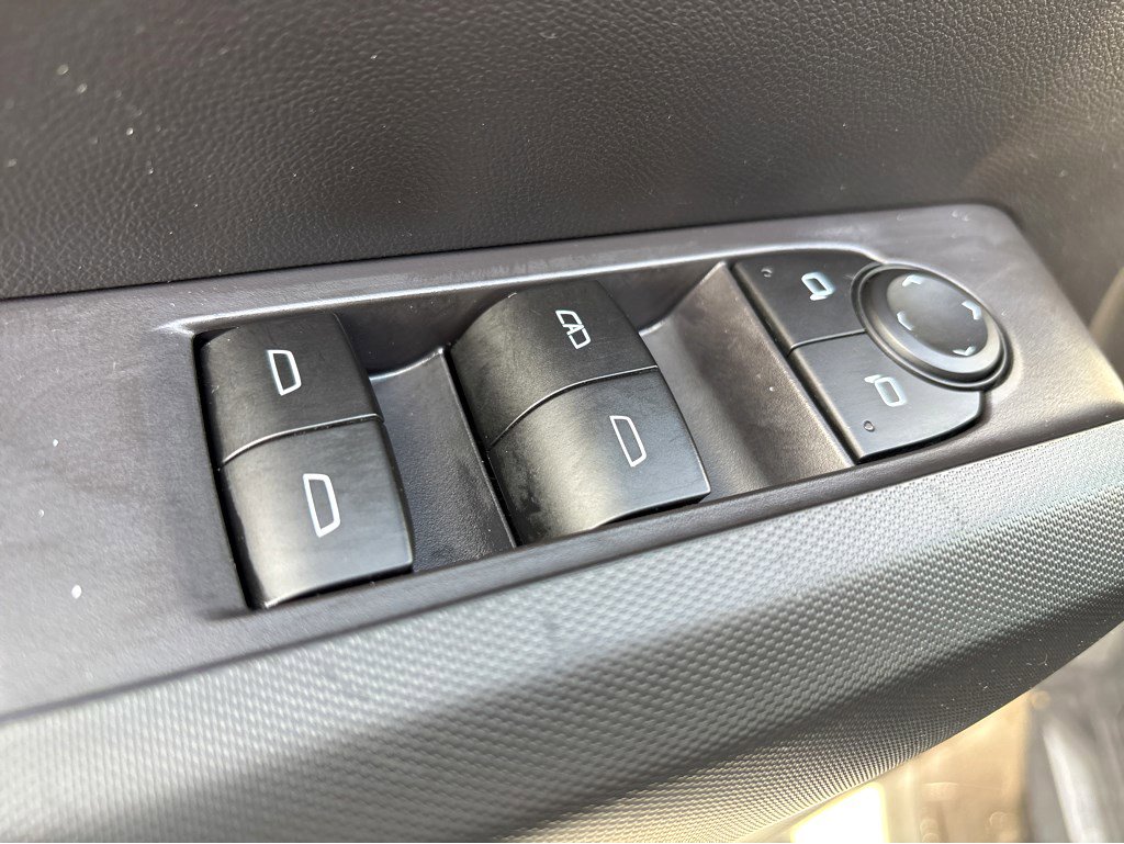 Used 2023 Chevrolet Colorado LT w/ LT Convenience Package II image 33