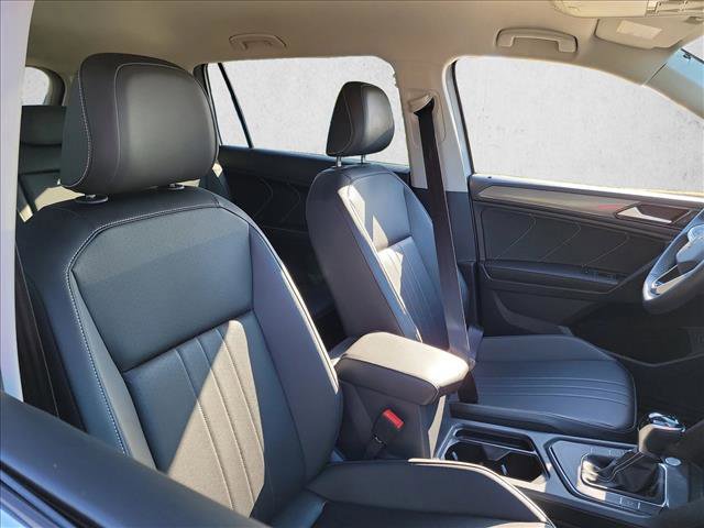 Used 2024 Volkswagen Tiguan SE FWD image 13
