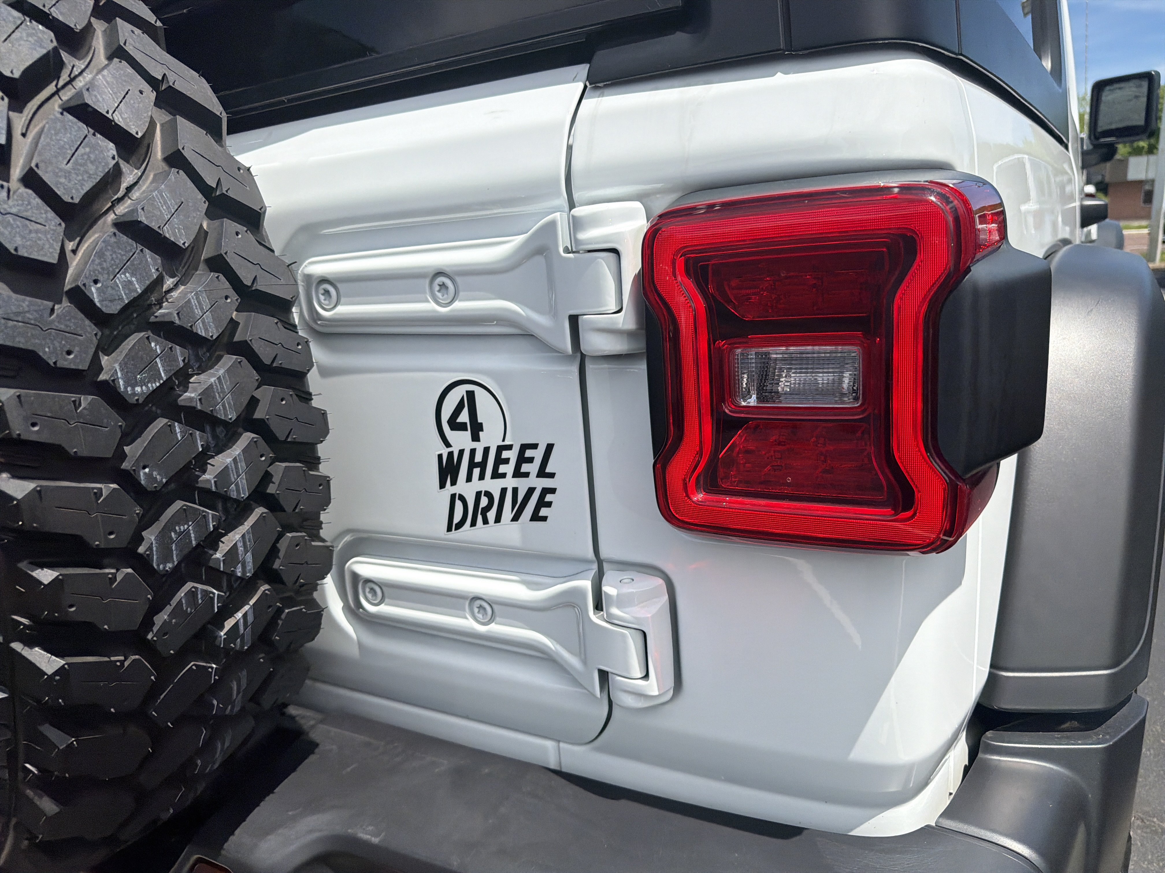 Used 2022 Jeep Wrangler Unlimited Willys AWD/4WD image 8