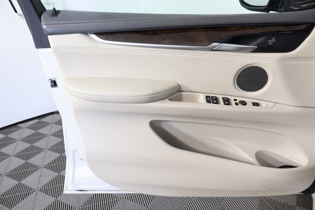 Used 2015 BMW X5 xDrive50i image 10