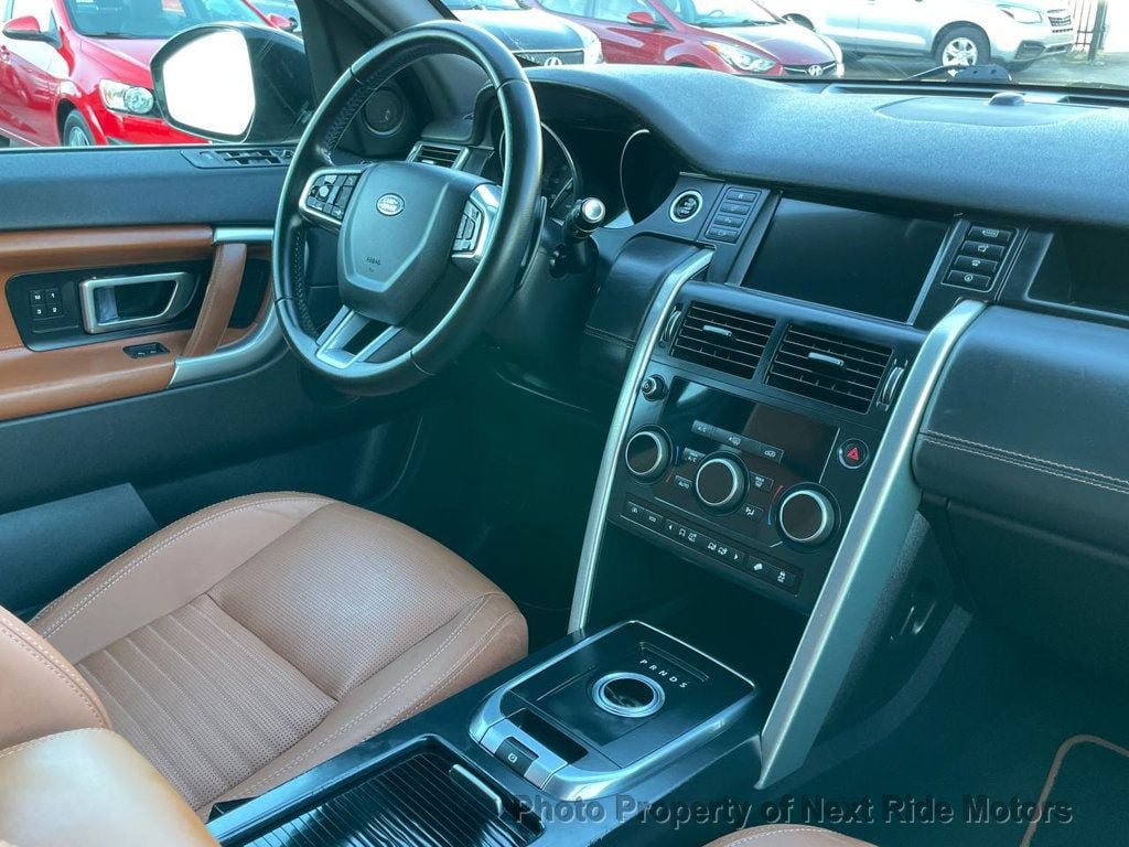 Used 2016 Land Rover Discovery Sport HSE Luxury AWD/4WD image 15