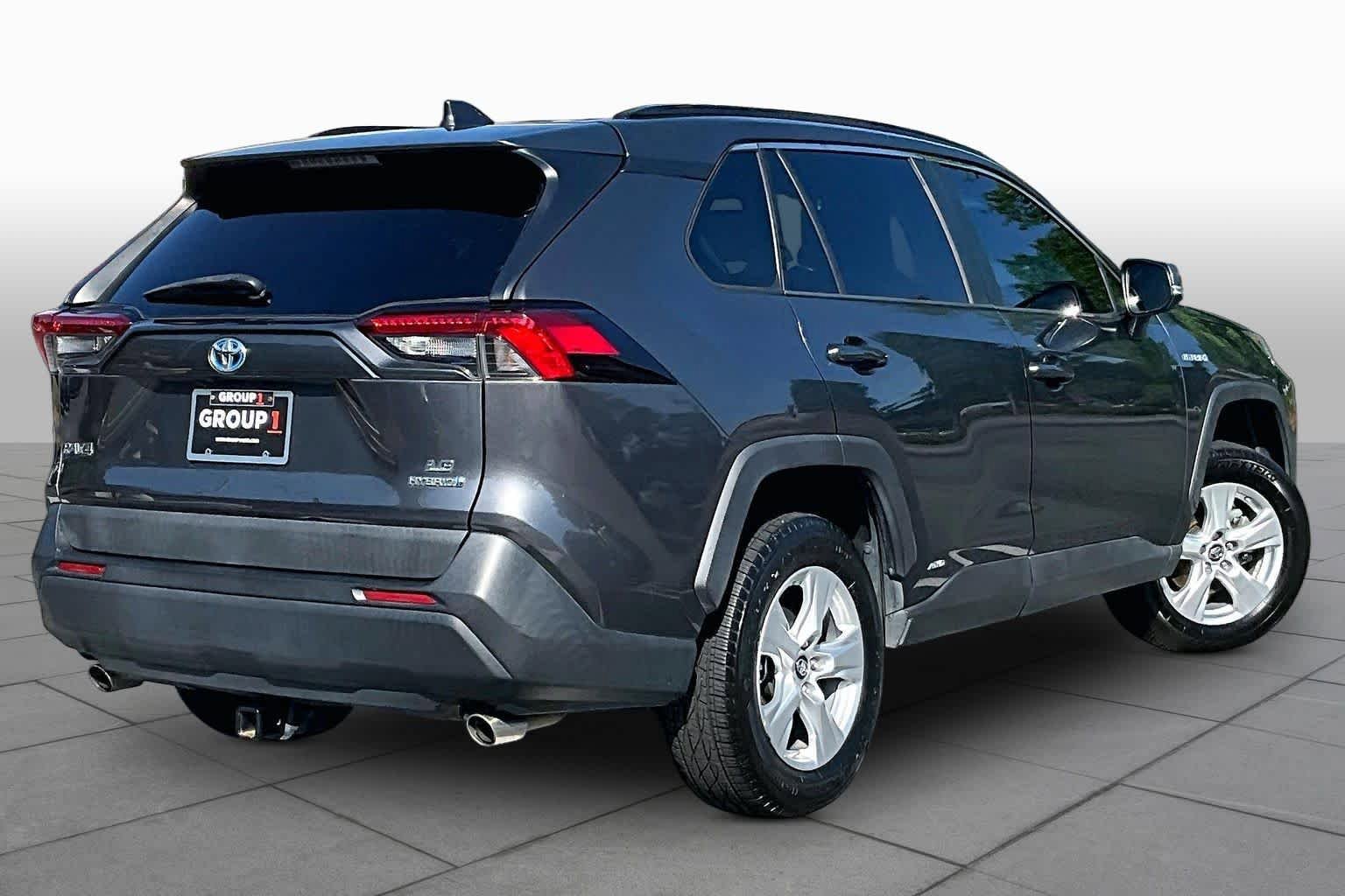 Used 2019 Toyota RAV4 LE AWD/4WD image 13