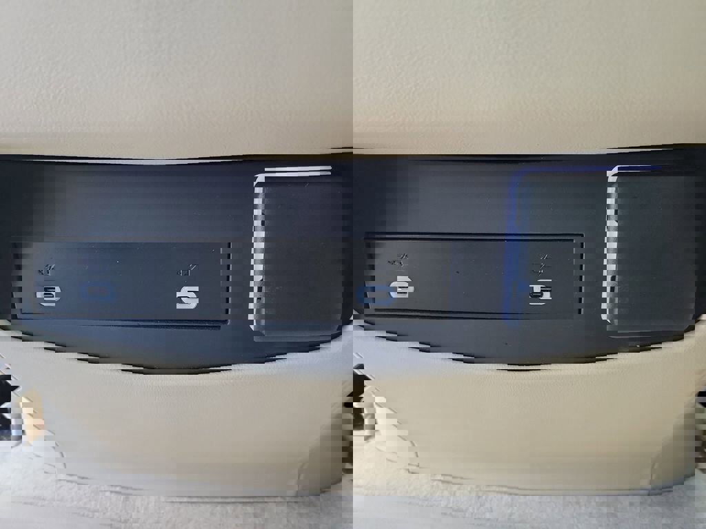 Used 2023 Cadillac Escalade Premium Luxury w/ LPO, Radiant Package image 16