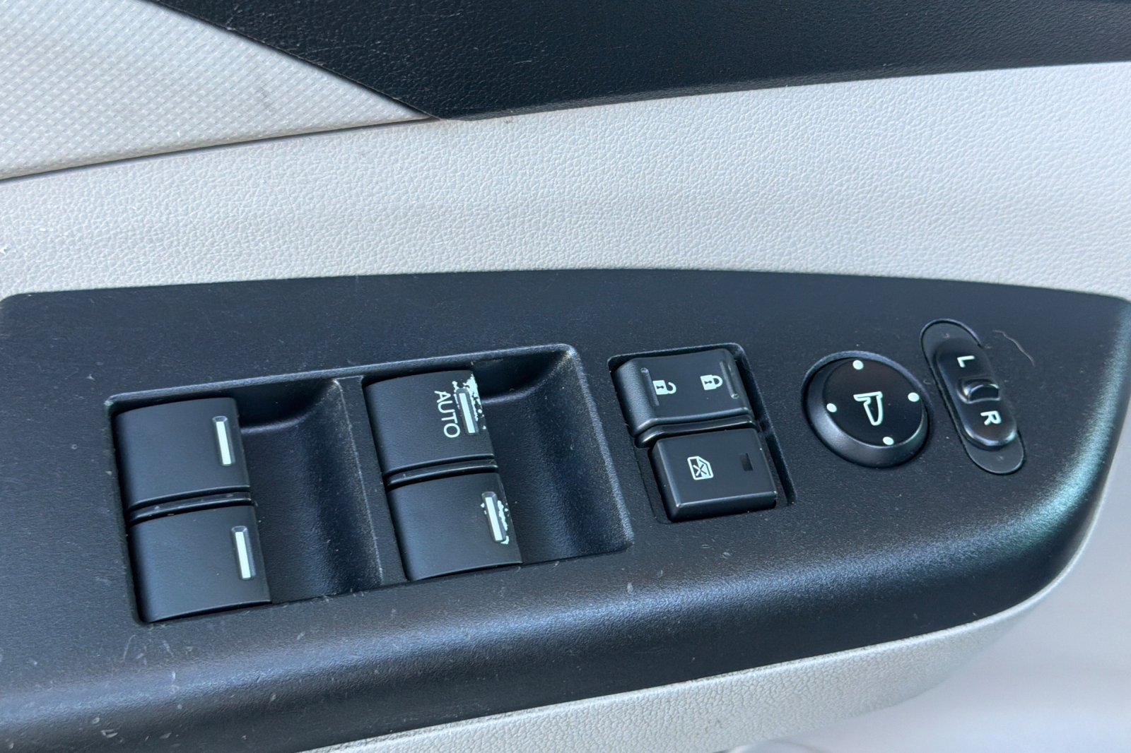 Used 2013 Honda CR-V LX image 14