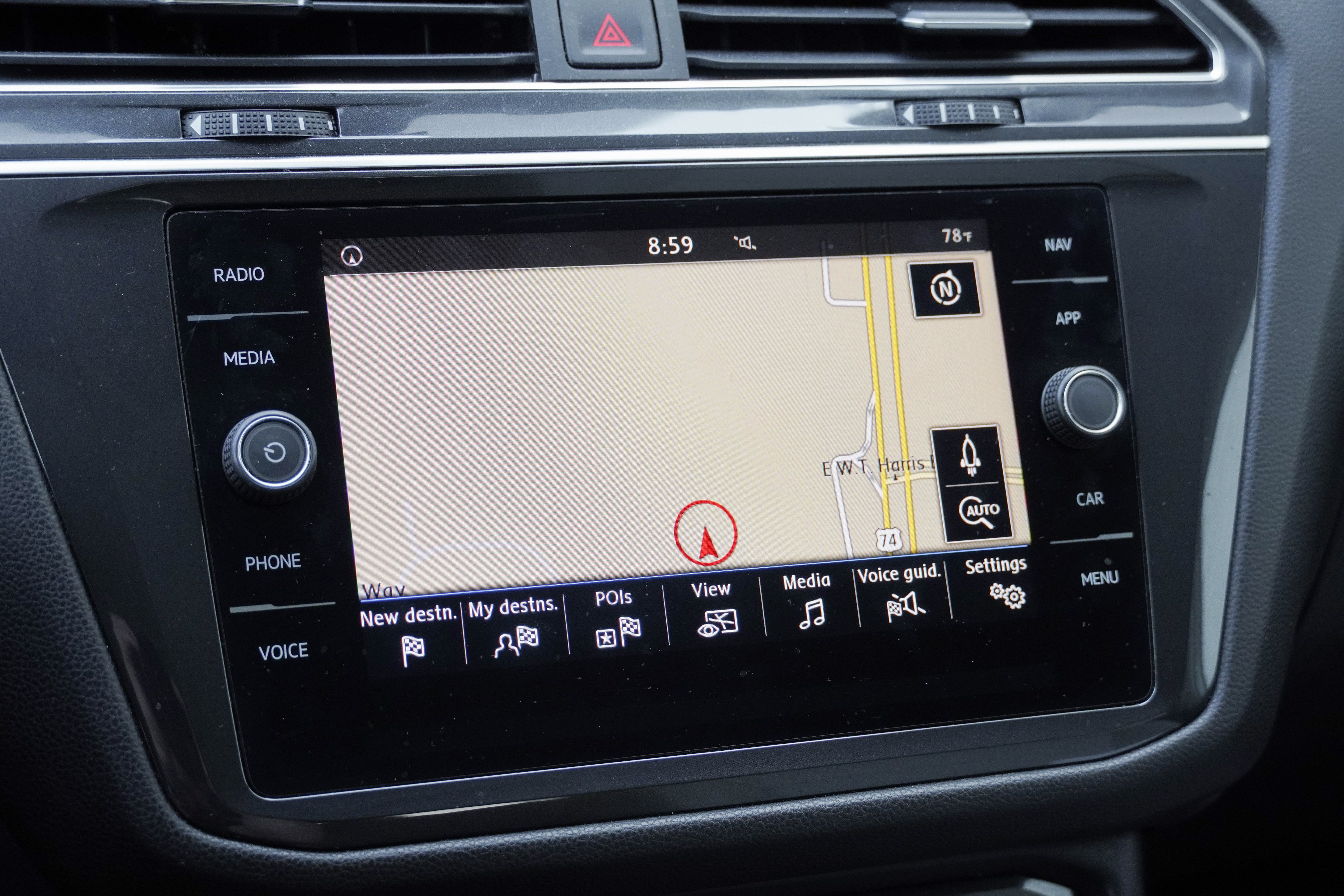 Used 2018 Volkswagen Tiguan SEL FWD image 27