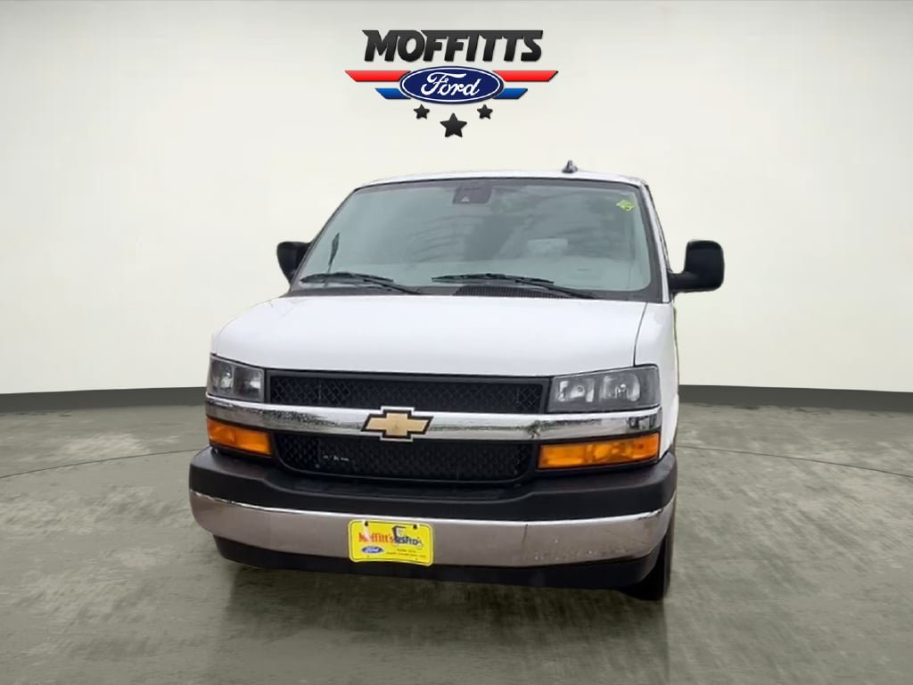 Used 2025 Chevrolet Express 3500 LT w/ LT Preferred Equipment Group RWD image 4