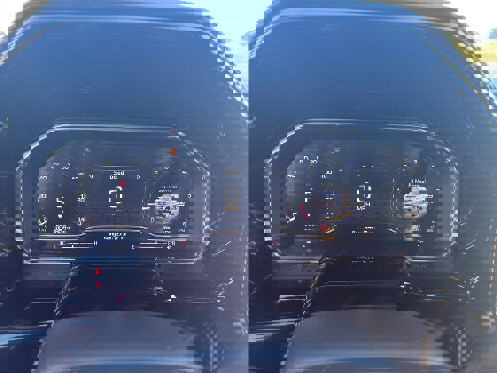 Used 2024 GMC Sierra 1500 SLE image 8