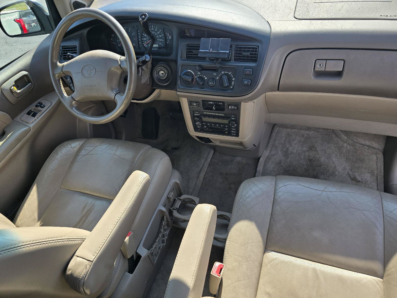 Used 2000 Toyota Sienna XLE FWD image 13