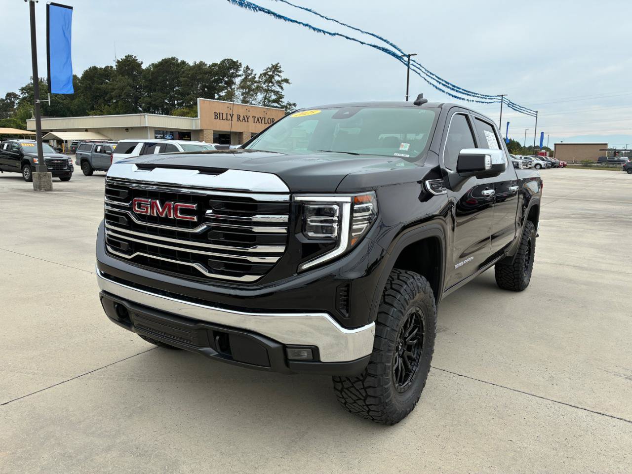 Used 2025 GMC Sierra 1500 SLT AWD/4WD image 2