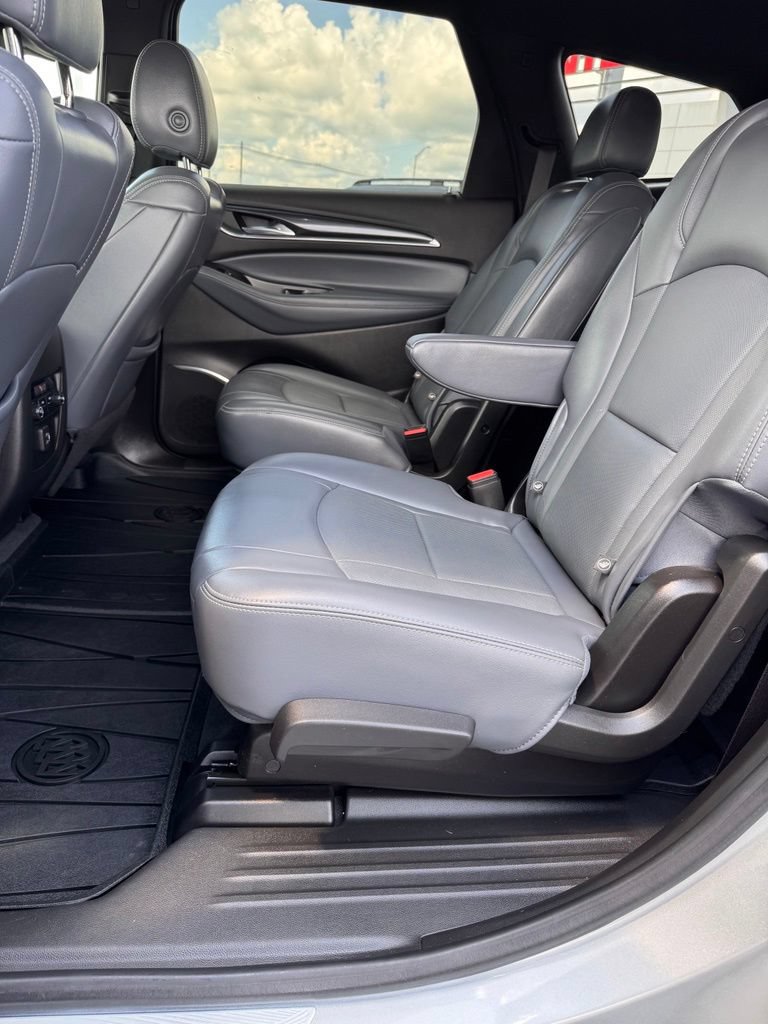 Used 2022 Buick Enclave Essence w/ Sport Touring Edition AWD/4WD image 12