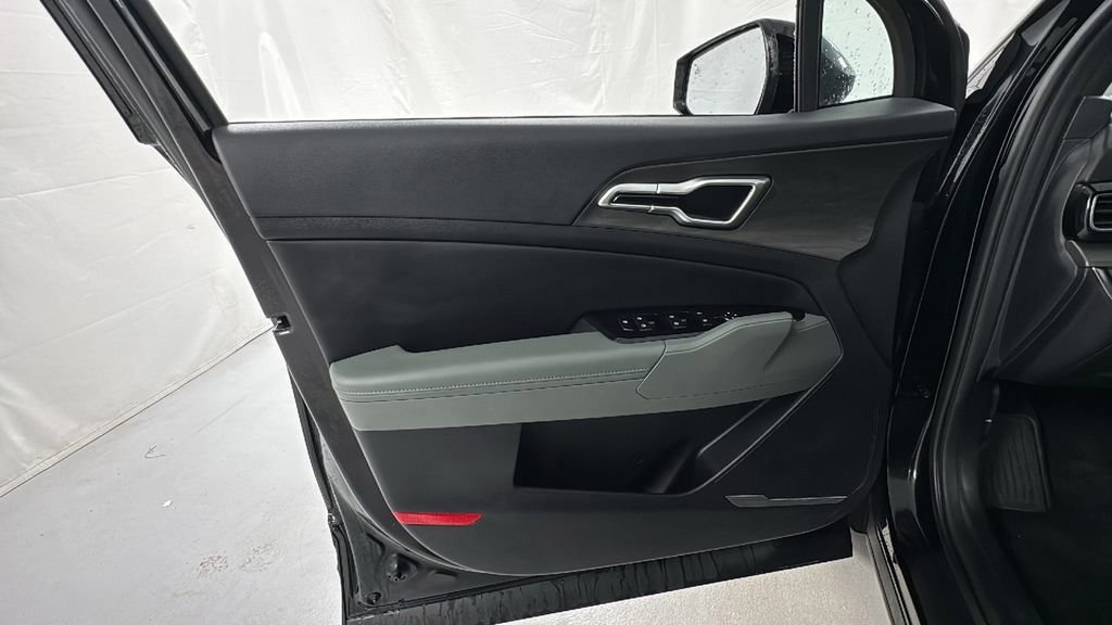 Used 2025 Kia Sportage X-Line w/ Premium Package image 19