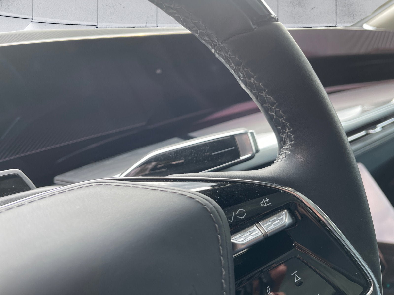Certified 2025 Cadillac Escalade IQ Luxury 2 w/ LPO, Premium Carpet Package AWD/4WD image 12
