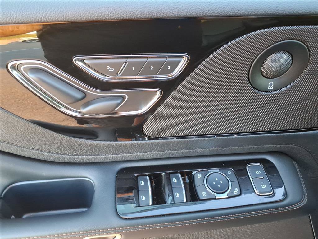 Used 2025 Lincoln Aviator AWD w/ Equipment Group 101A image 11