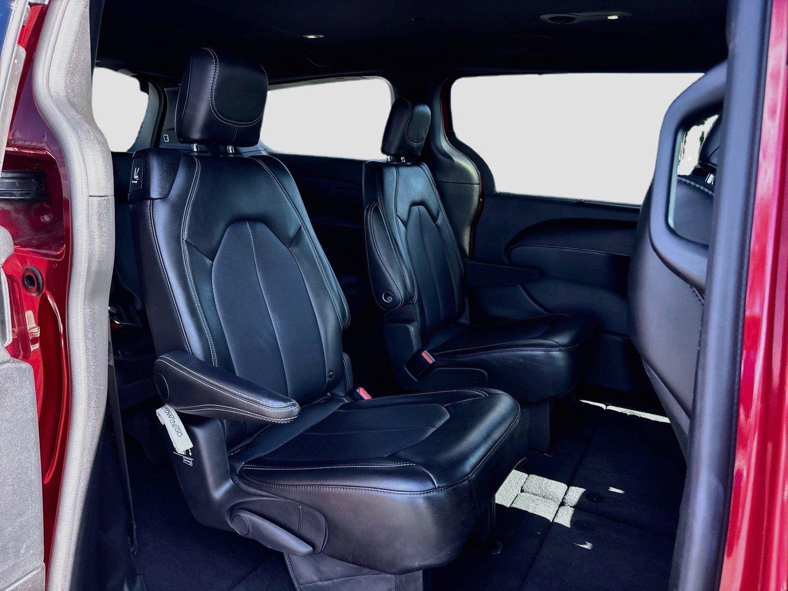 Used 2025 Chrysler Pacifica Select FWD image 26