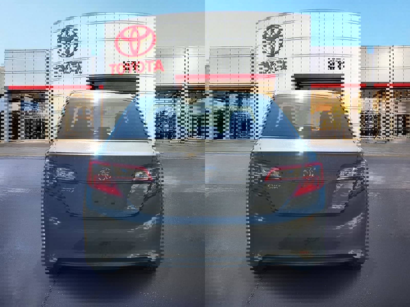 Used 2014 Toyota Camry L image 6