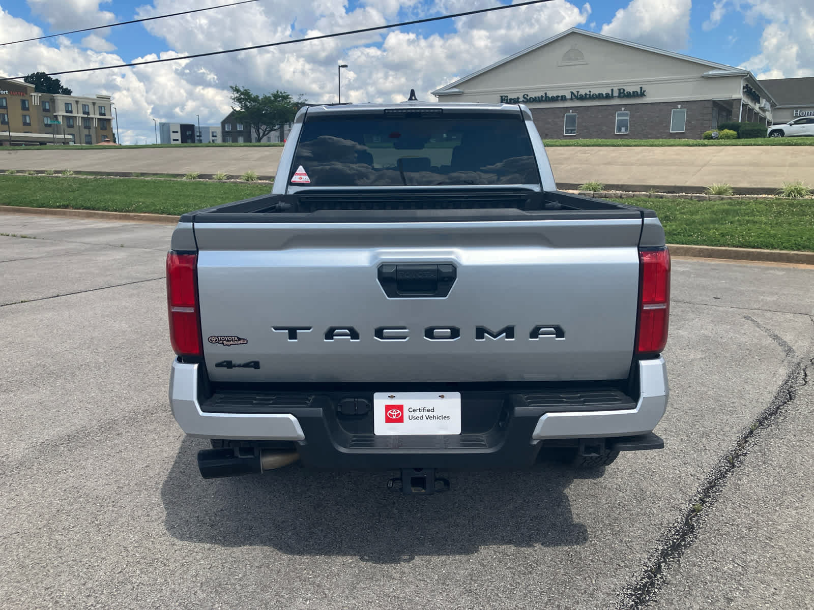 Certified 2024 Toyota Tacoma TRD Off-Road AWD/4WD image 7