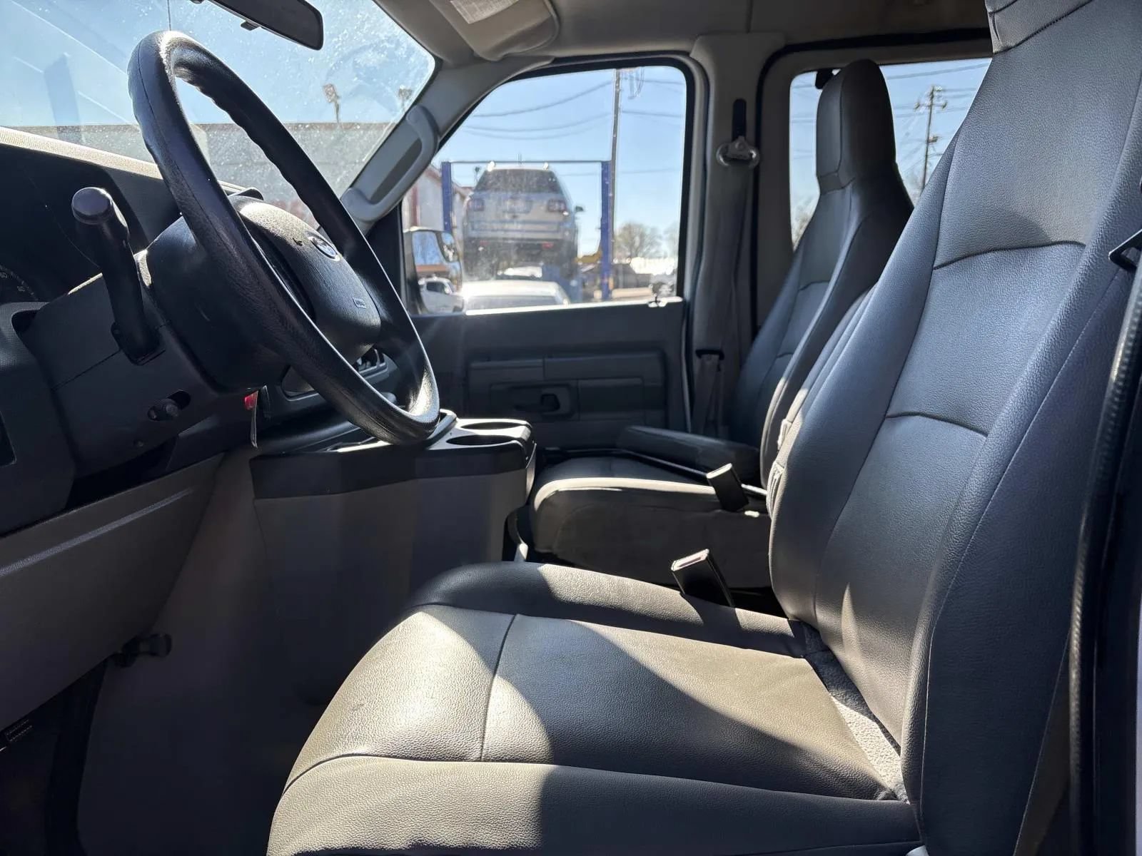 Used 2014 Ford E-350 and Econoline 350 XLT RWD image 13