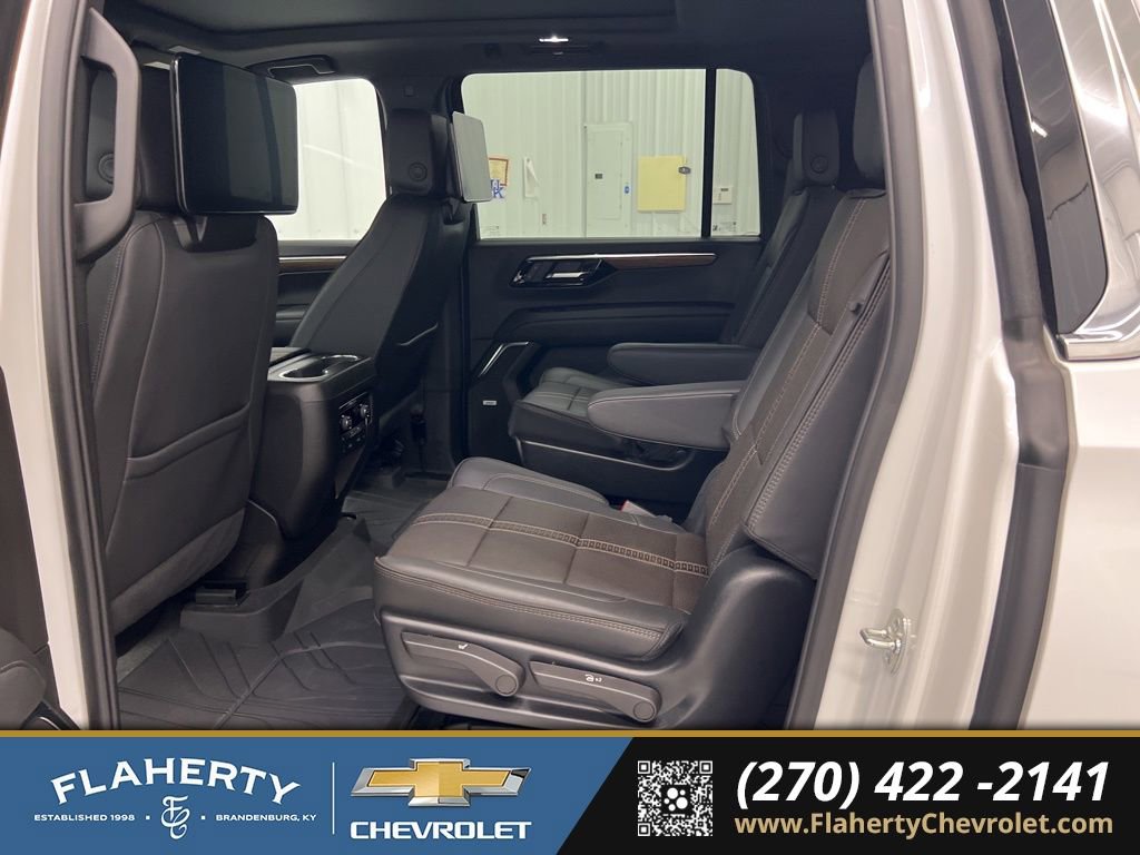 Used 2025 Chevrolet Suburban High Country image 11