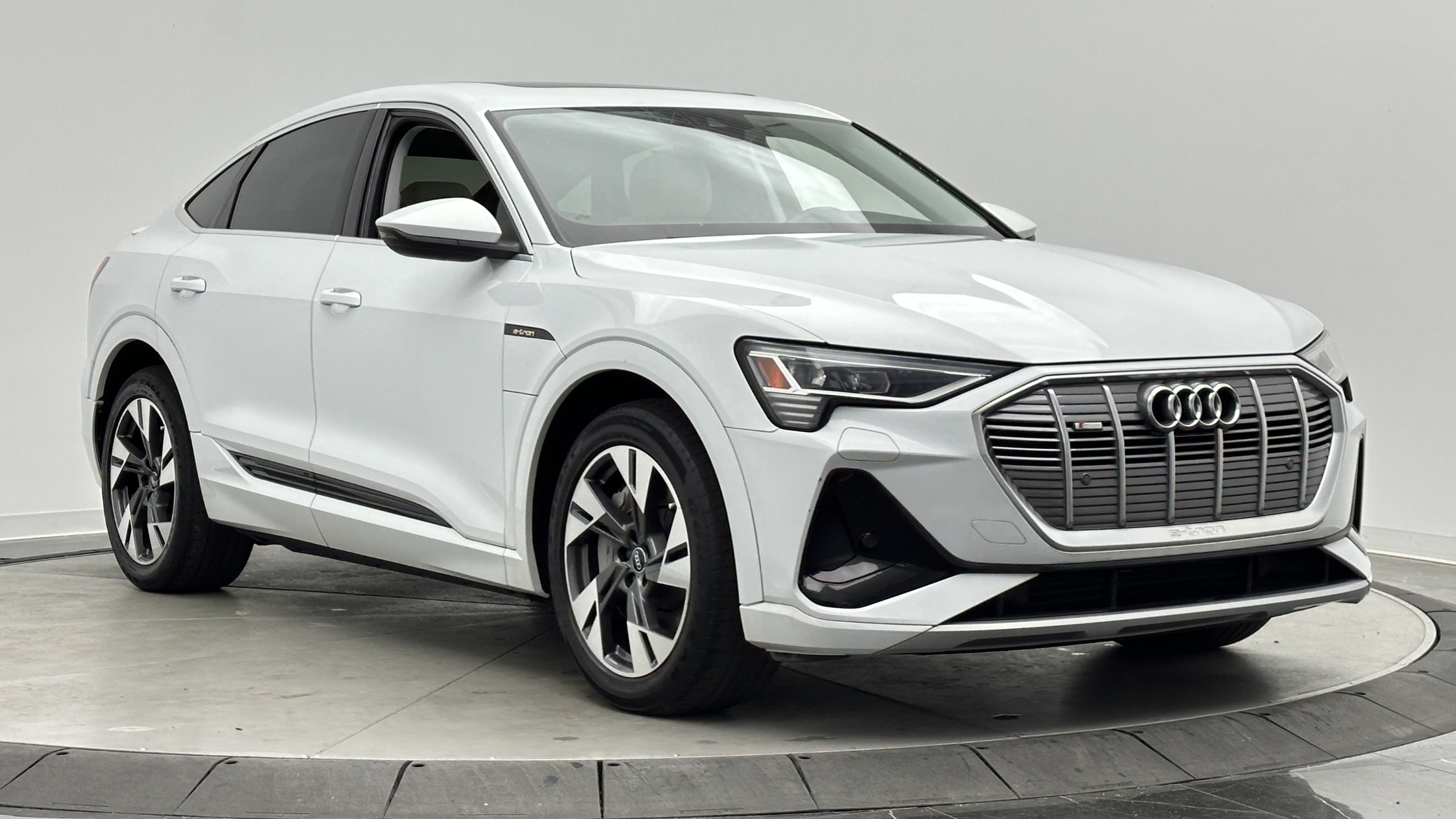 Used 2021 Audi e-tron Premium AWD/4WD image 3
