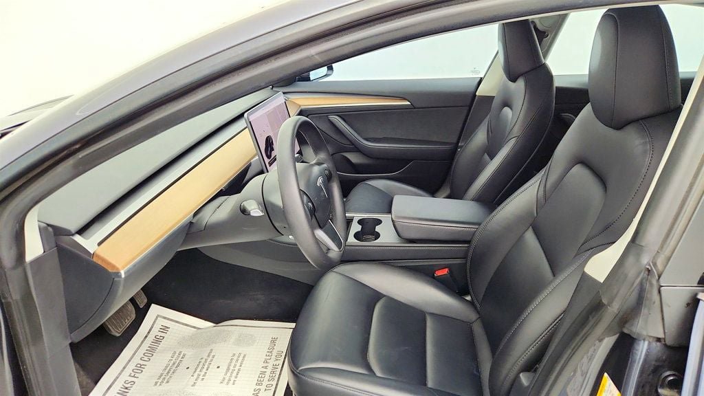 Used 2023 Tesla Model 3 Standard Range image 23