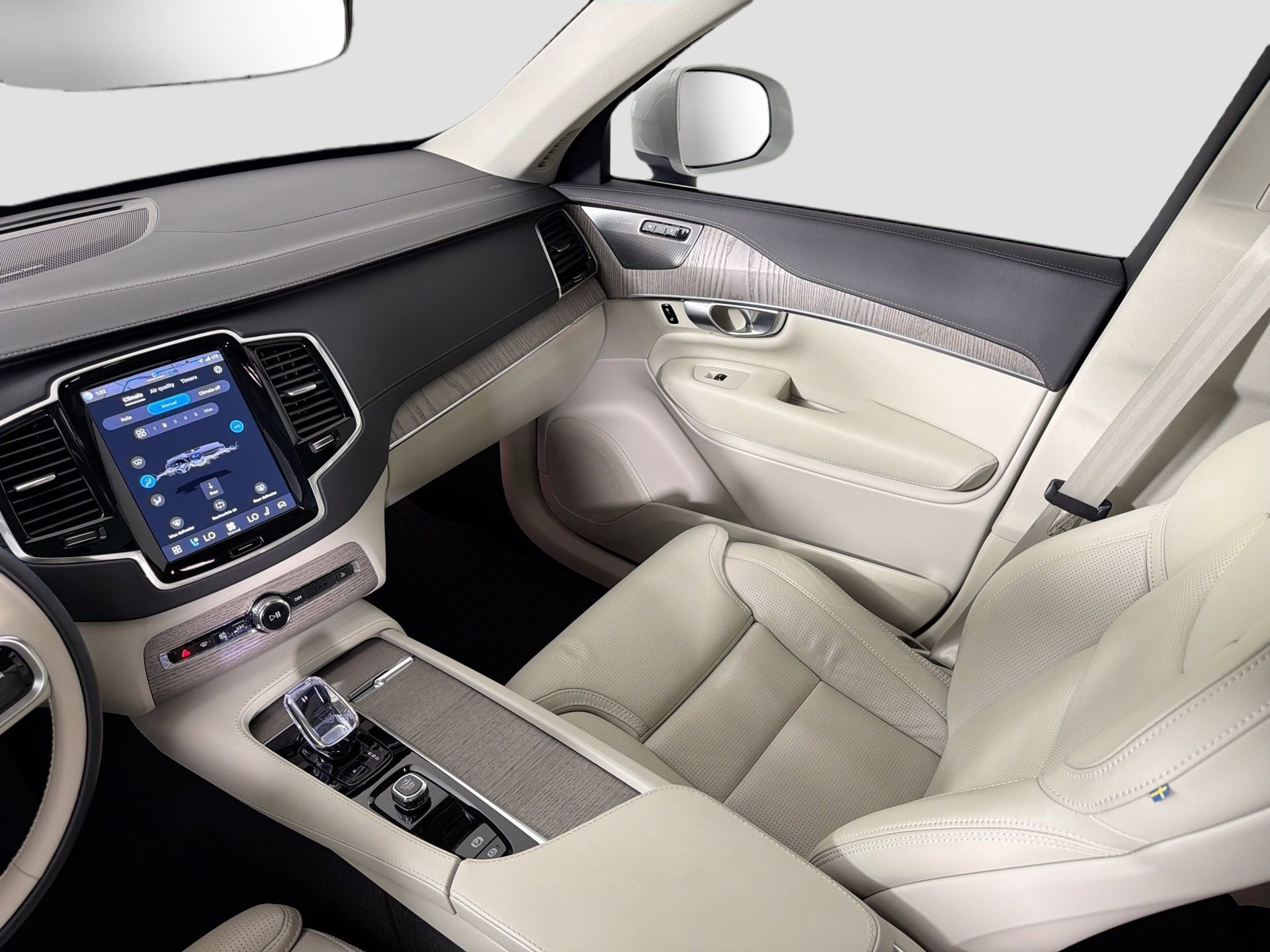 Certified 2024 Volvo XC90 B6 Ultimate w/ Protection Package Premier AWD/4WD image 23