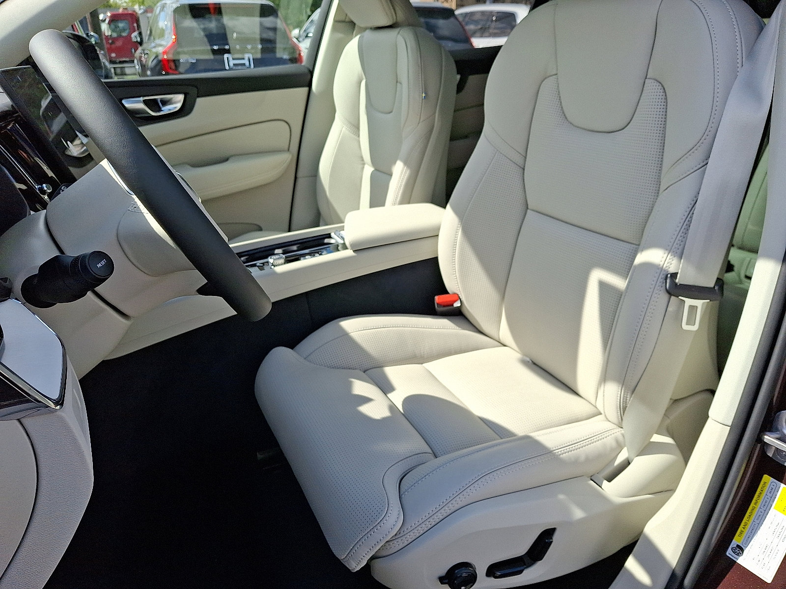 New 2026 Volvo XC60 B5 Ultra w/ Protection Package Premier image 8