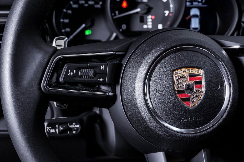 Certified 2025 Porsche Macan image 20