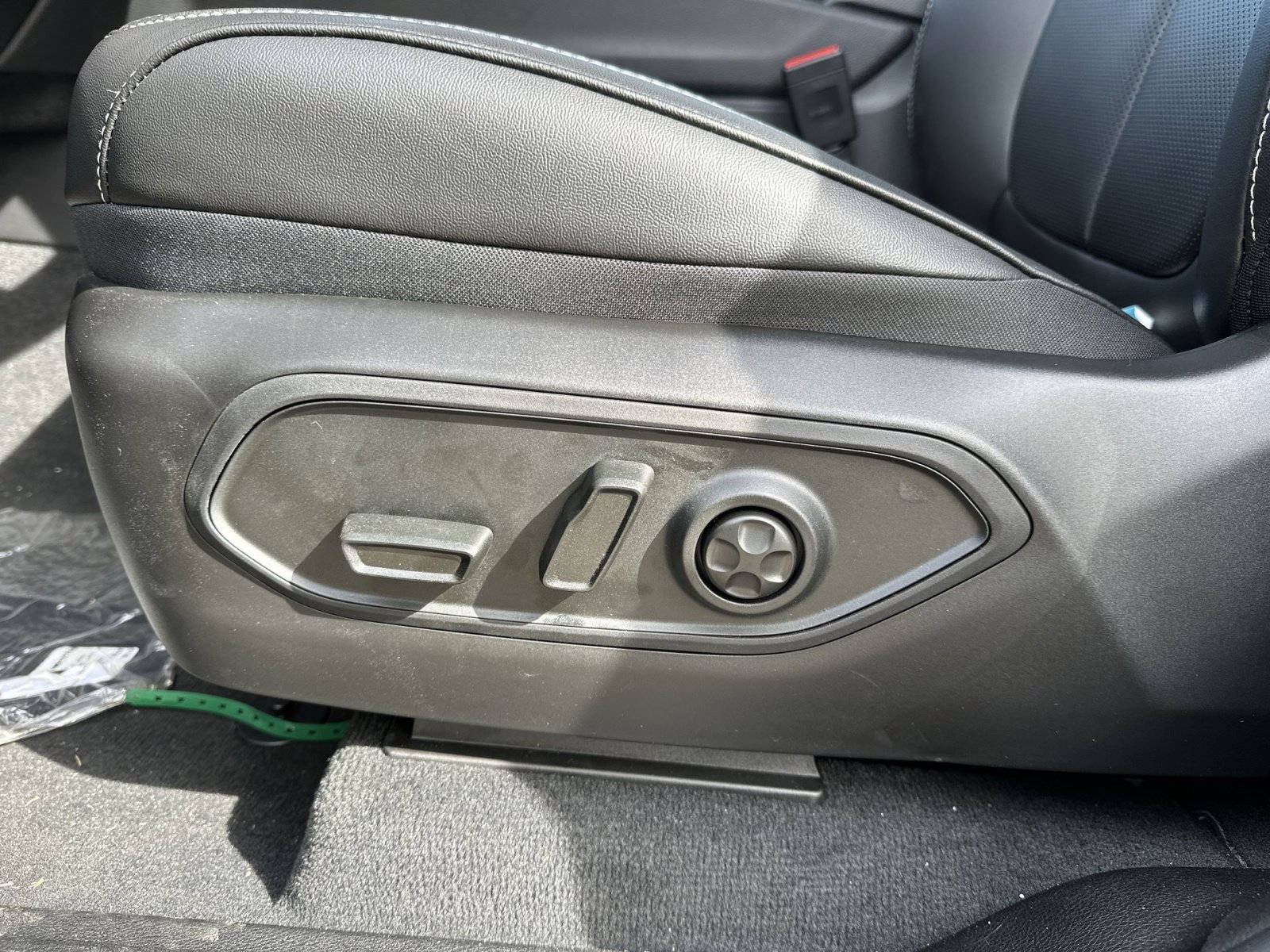 New 2025 Jeep Grand Cherokee Limited w/ Luxury Tech Group II image 14