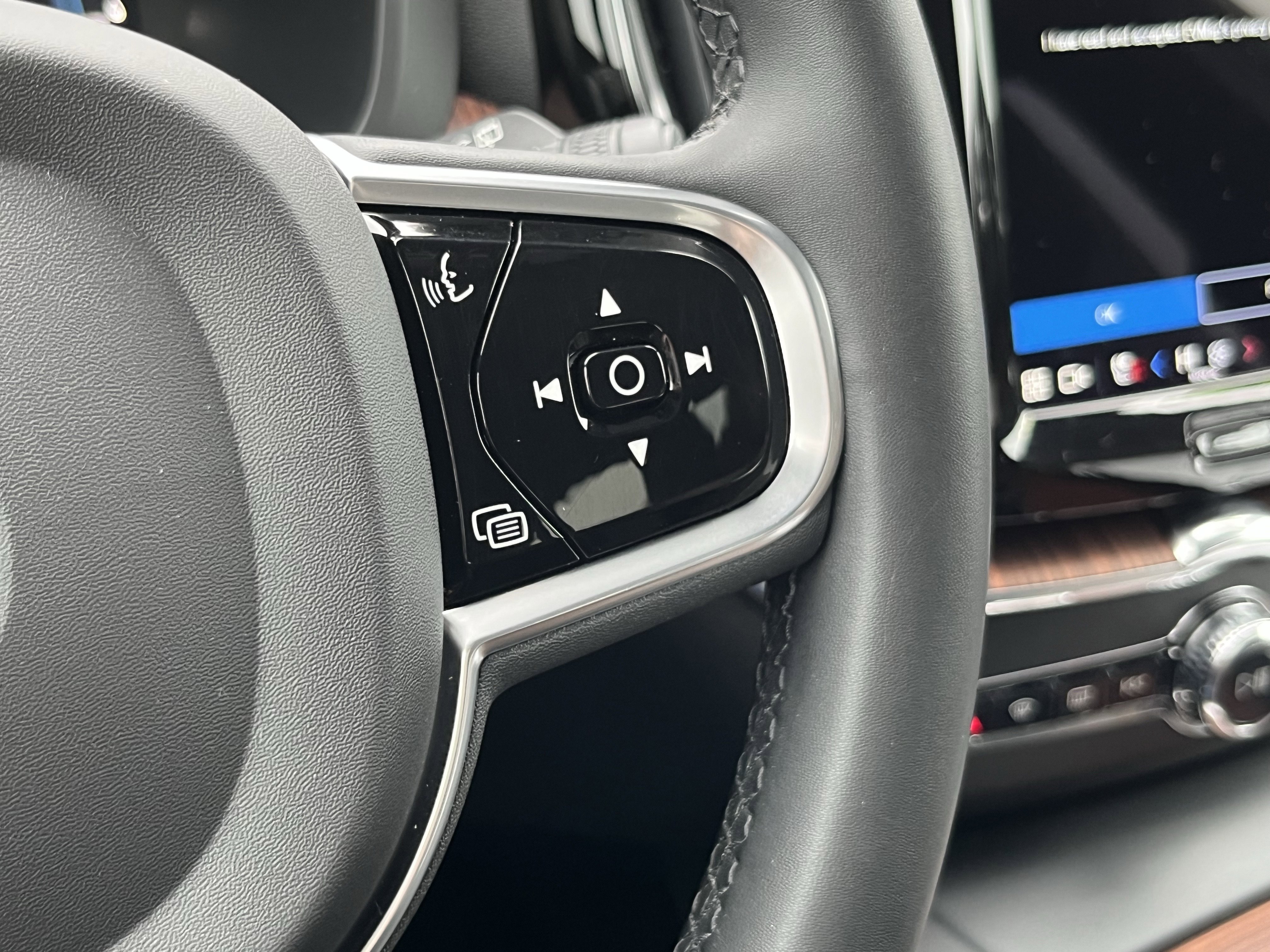 Used 2023 Volvo XC60 T8 Plus image 21