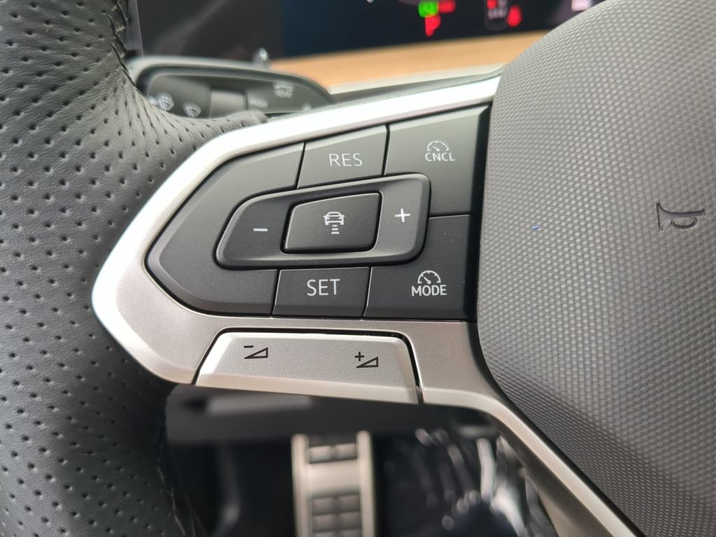 New 2026 Volkswagen Tiguan SEL R-Line AWD/4WD image 28
