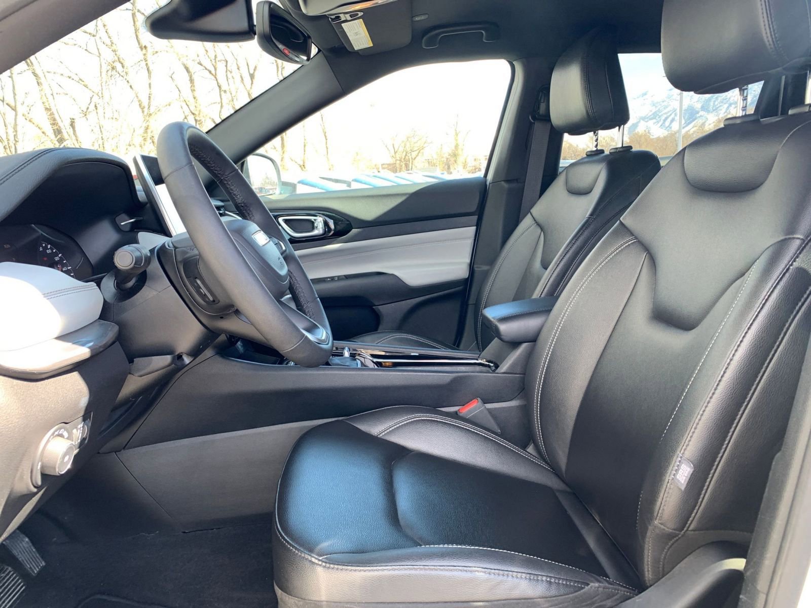 Used 2025 Jeep Compass Limited image 28