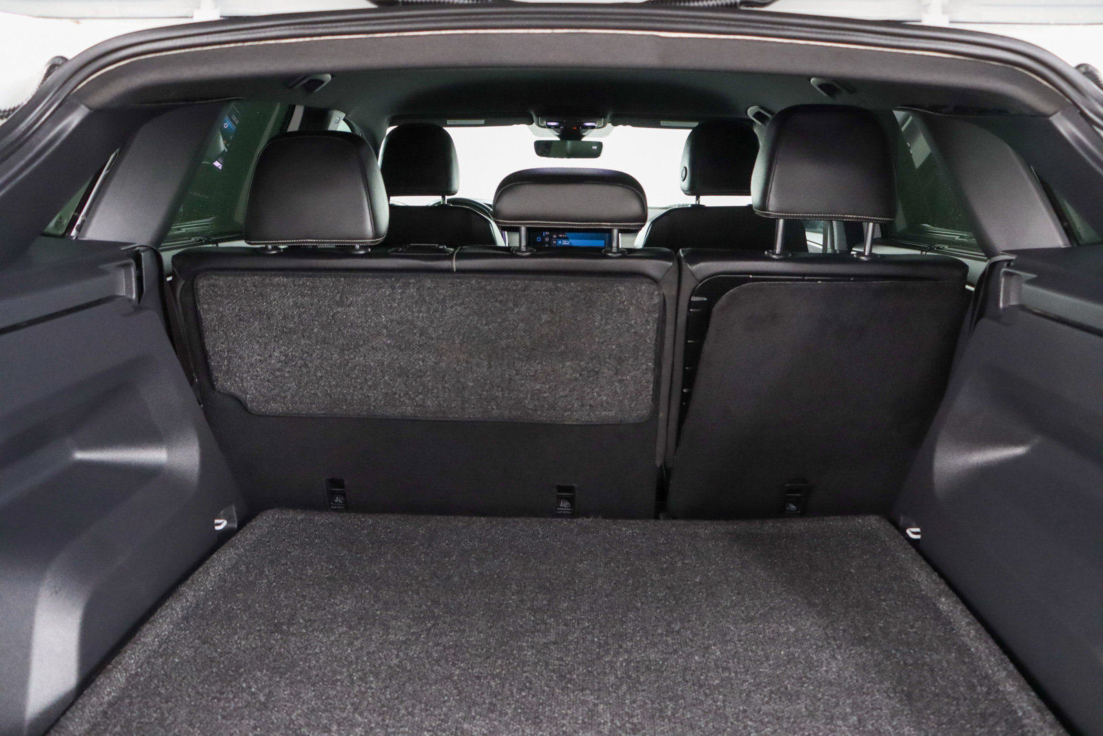 Used 2024 Volkswagen Atlas Cross Sport SE FWD image 29